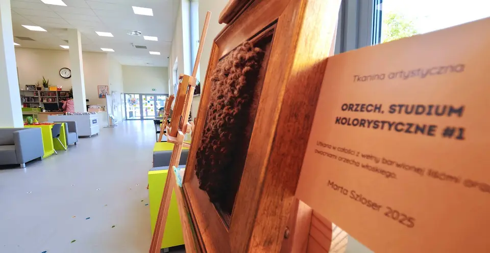 Kolory (z) Natury – wystawa tkanin artystycznych Marty Szloser barwionych roślinami