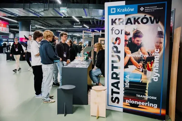 Kraków bez barier. Miejskie wyzwanie na HackYeah 2026