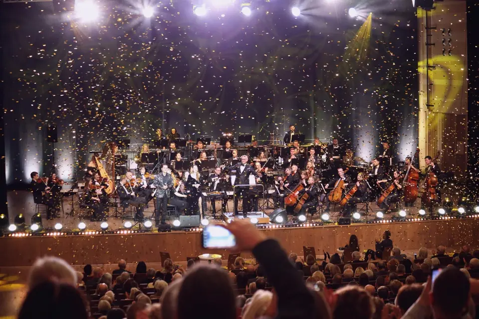 POWAŻNIE NIEPOWAŻNIE – GALA SYLWESTROWA